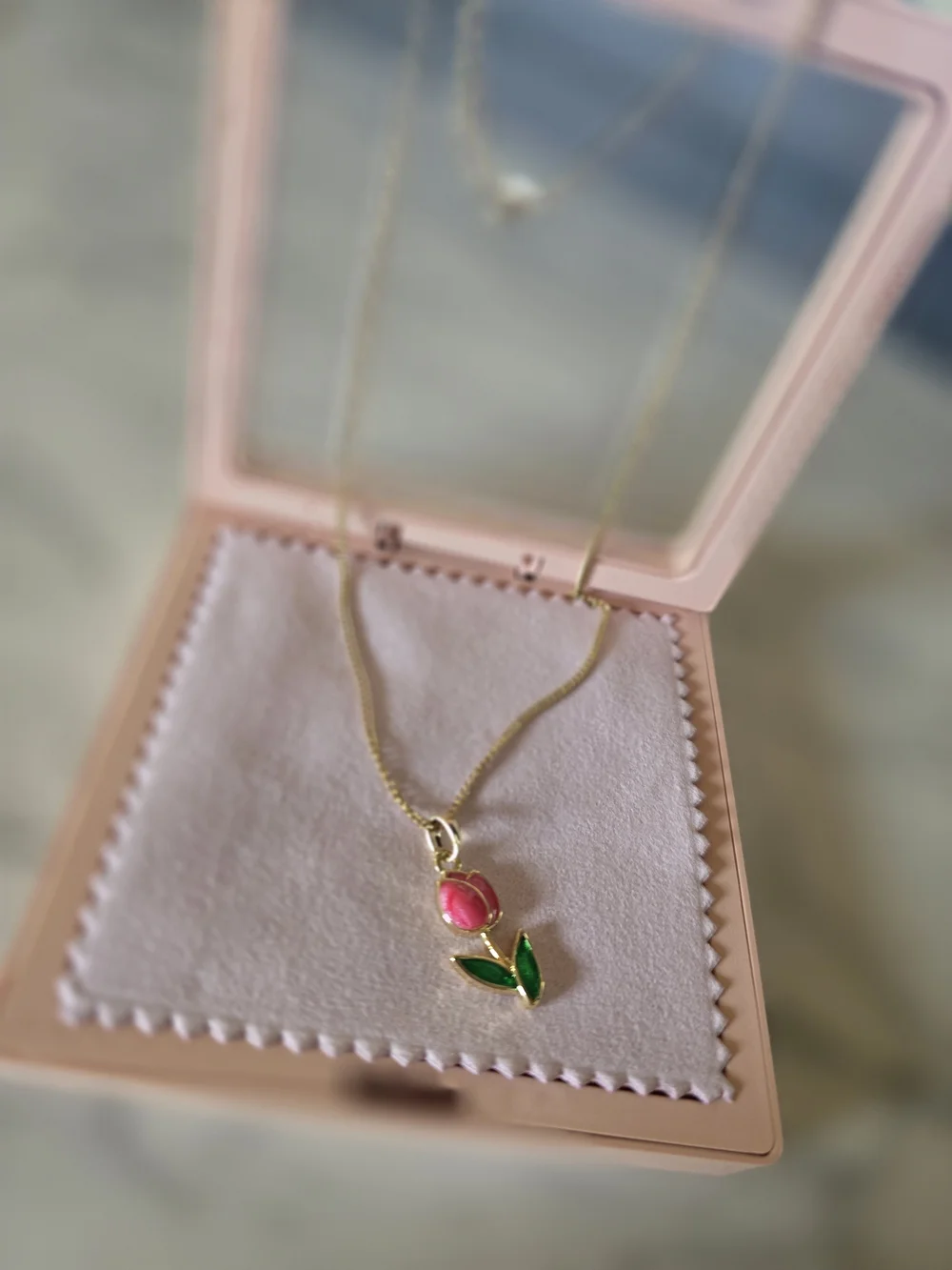 New! Chic Pink Tulip Pendant Necklace in Gold-Tone Stainless Steel - Picture 3 of 5